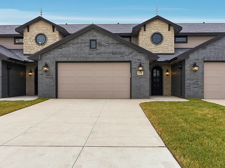 2138 E Beaumont St — Photo 35
