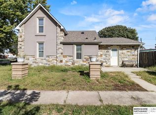 944 S 2nd St, Lincoln, NE 68508