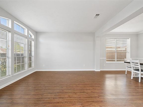 5th image of 11008 Rosewood Court