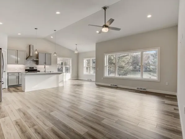 N842 Golf Road #4, Prairie Du Sac, WI 53578