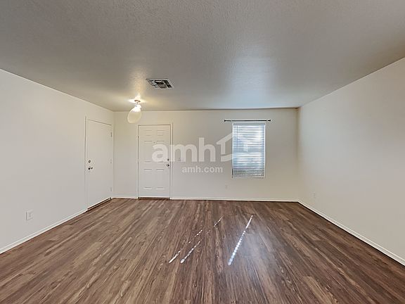 3rd image of 5030 E Dale Ln