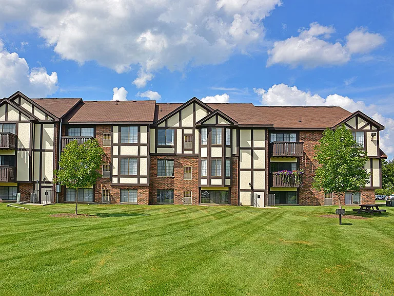 Beautiful green space at Charter Oak Apartments, Davison, Michigan