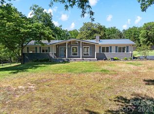1064 Knollwood Ct, Boiling Springs, SC 29316