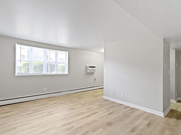 4th image of 4417 Linwood Ct #4429-6