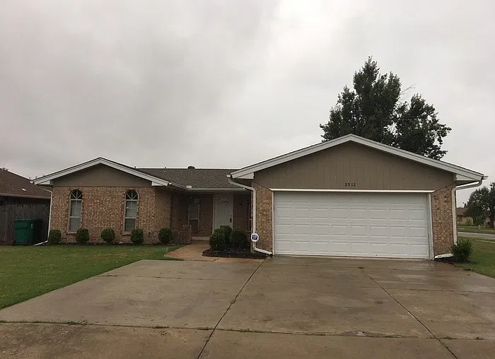 3 bed, 2.0 bath, 1368 sqft, $1,395 — Photo 1