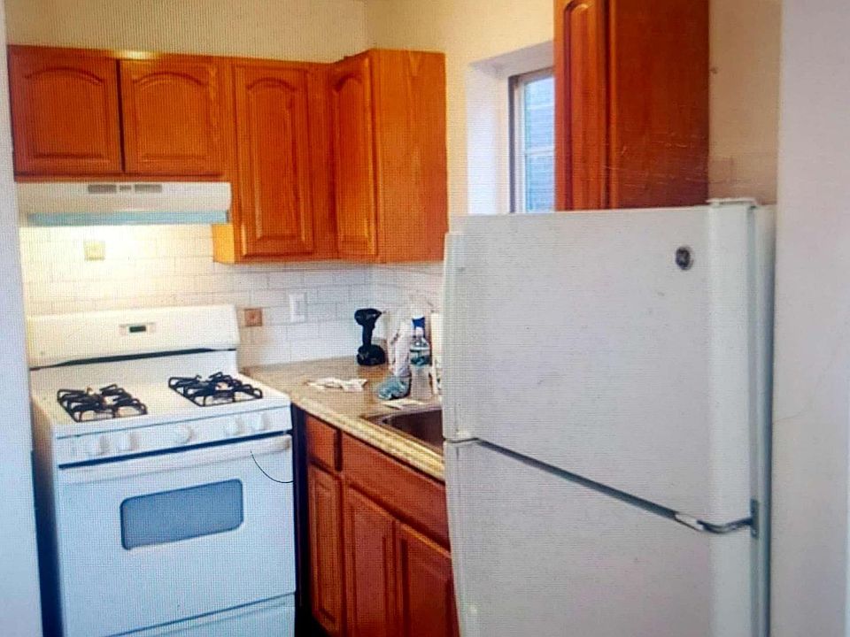 1st image of 1119 E 214th St #2