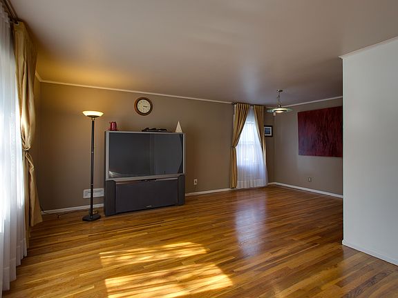 5th image of 3007 Corporal Kennedy St