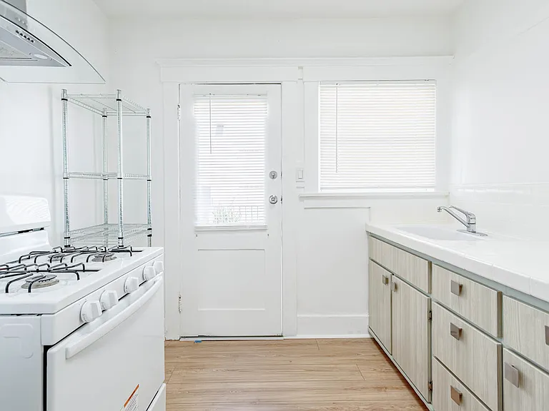 850 N Virgil Ave #B — Photo 10