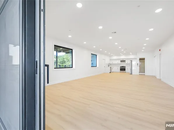 114 Pine Street image 22 of 35