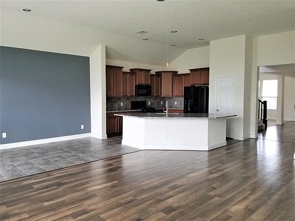 5th image of 10207 Peeble Trail Ct