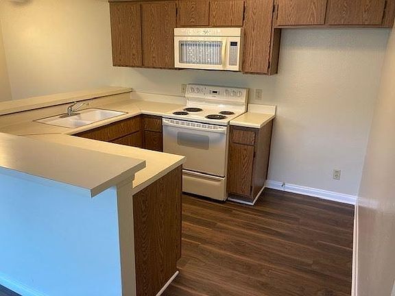 2nd image of 1920 Peyton Ave APT 106