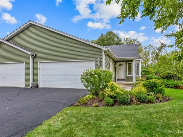 30 S Walnut Dr, North Aurora, IL 60542