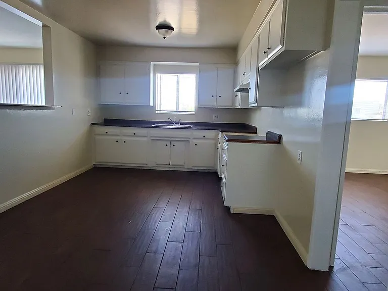 1815 Locust Ave — Photo 3