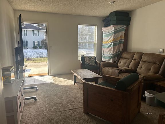 4th image of 15 S Shafer St APT 201
