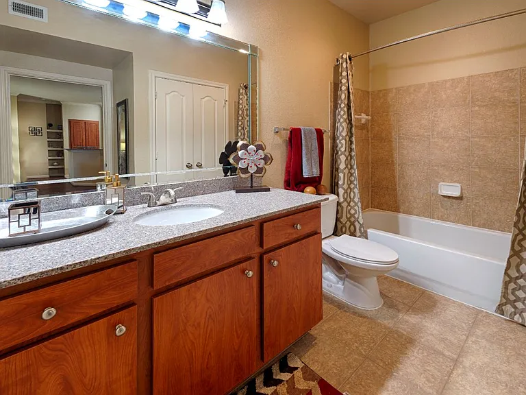 Oak Park Trails Guest Bathroom