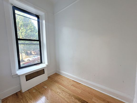 5th image of 443 Bainbridge St APT 3