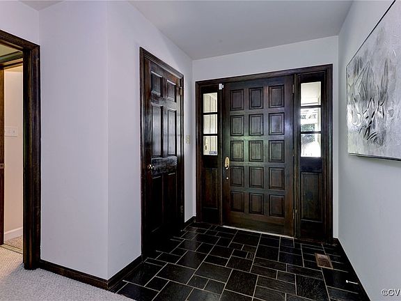 5th image of 104 Montague Cir