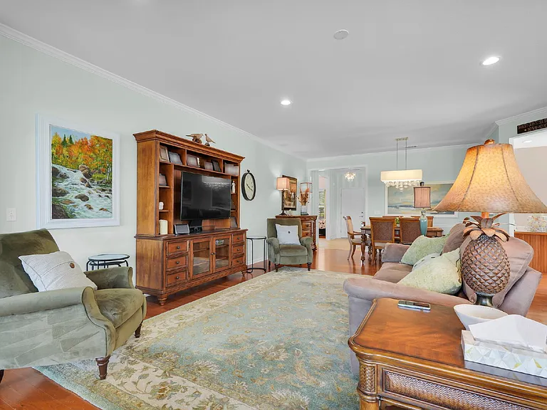 17 Thomas Bee Dr — Photo 17