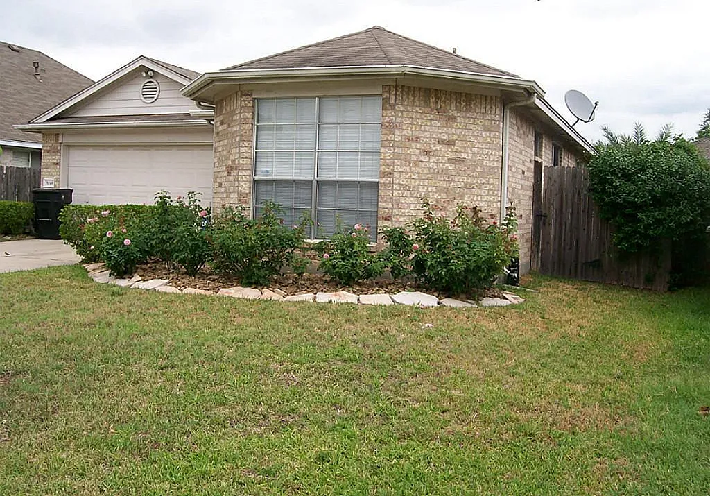 3 bed, 2.0 bath, 1313 sqft, $1,950 — Photo 1