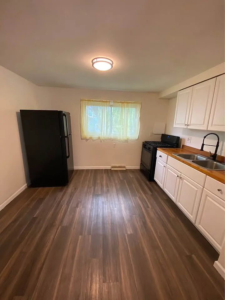 2 bed, 400 sqft, $1,150 — Photo 4