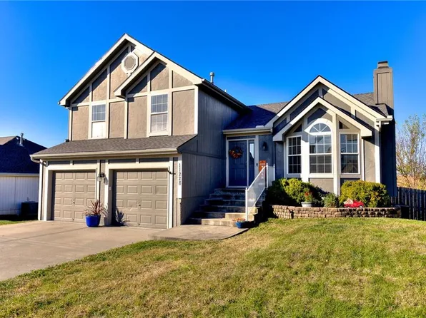 11228 N Summit St, Kansas City, MO 64155
