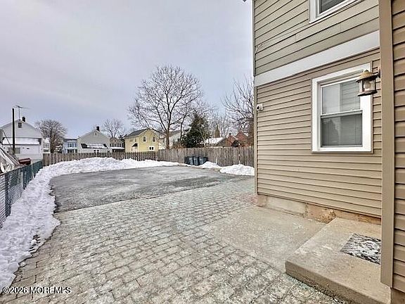 2nd image of 15 Doughty St #C