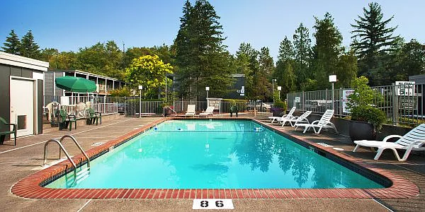 Raleigh Firs Apartments — Photo 2