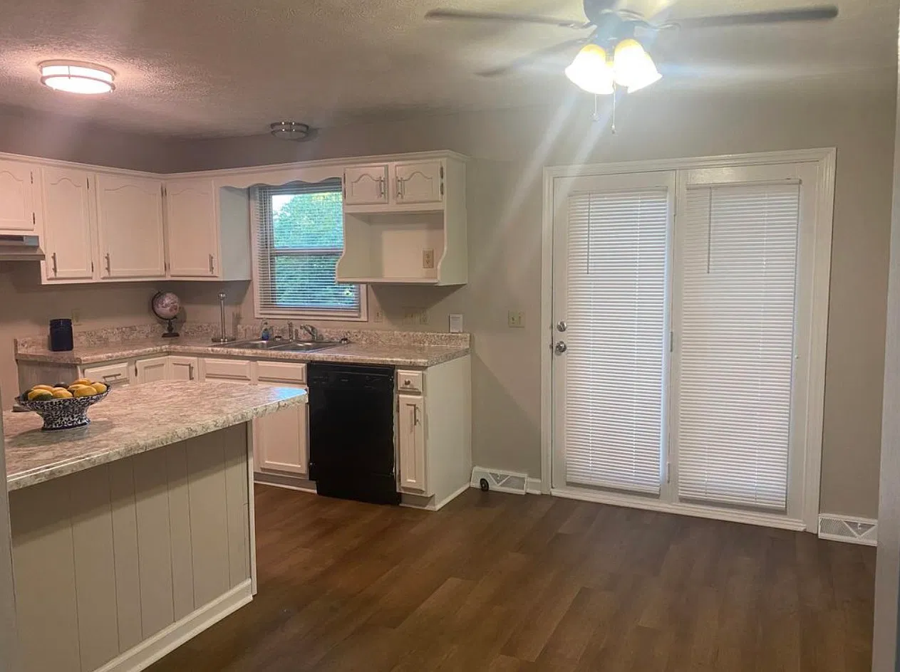 3 bed, 1971 sqft, $2,000 — Photo 3