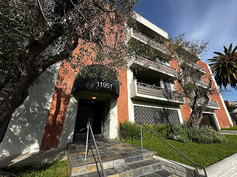 11951 Mayfield Ave — Photo 1