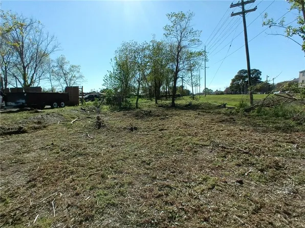 4974 Marque Dr, New Orleans, LA 70127