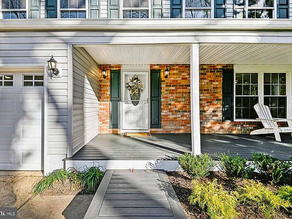 3rd image of 3092 Sussex Pl