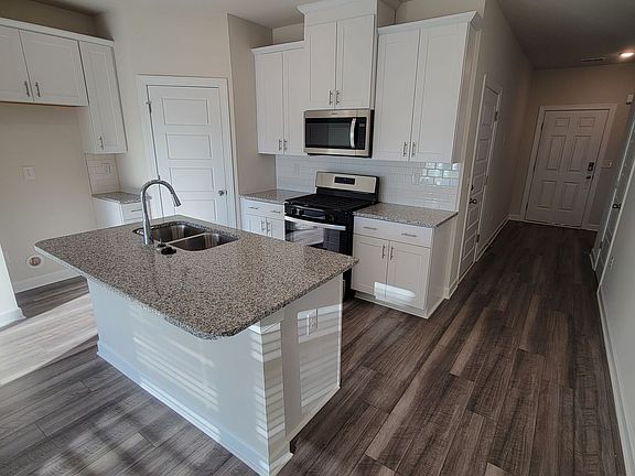 2nd image of 4 Rockshire Trl