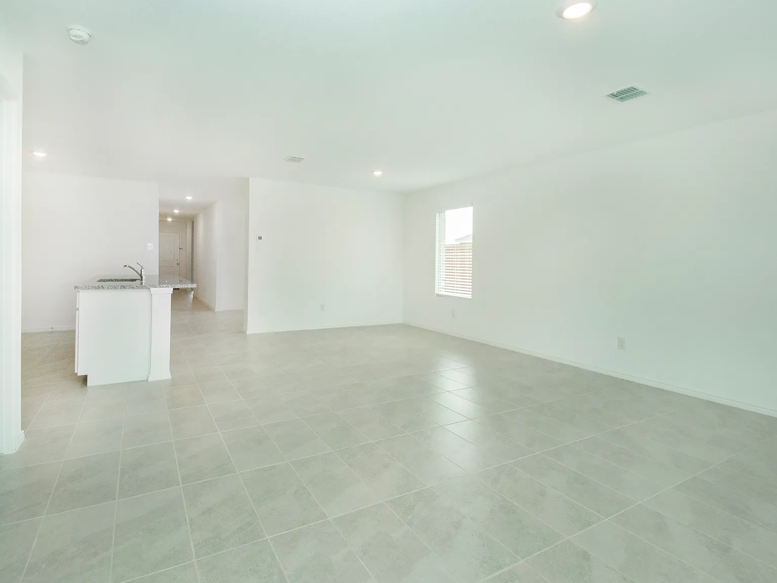 4 bed, 1847 sqft, $2,200 — Photo 2