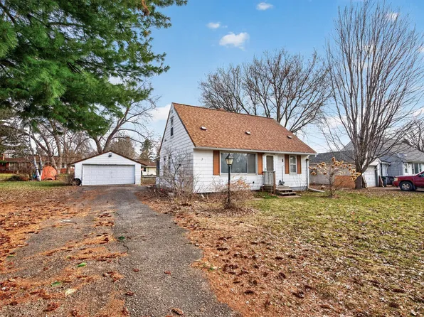 121 Roselawn Ave E, Maplewood, MN 55117