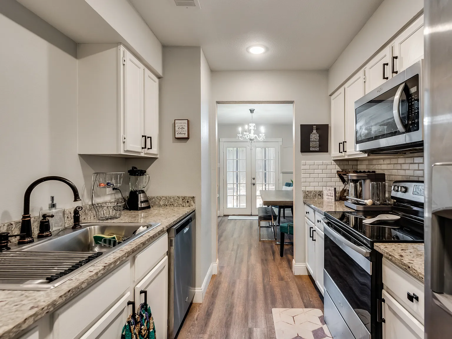 2 bed, 2.5 bath, 1368 sqft, $2,100 — Photo 4