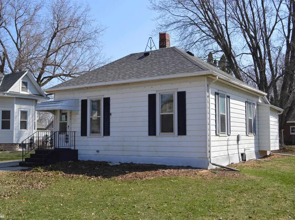 511 N Main St, Kanawha, IA 50447