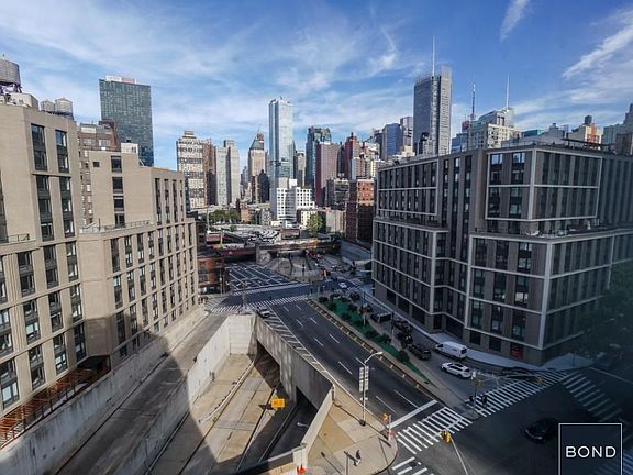 5th image of 444 W 35th St APT 10D