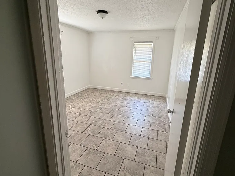 195 S Franklin Ave — Photo 5