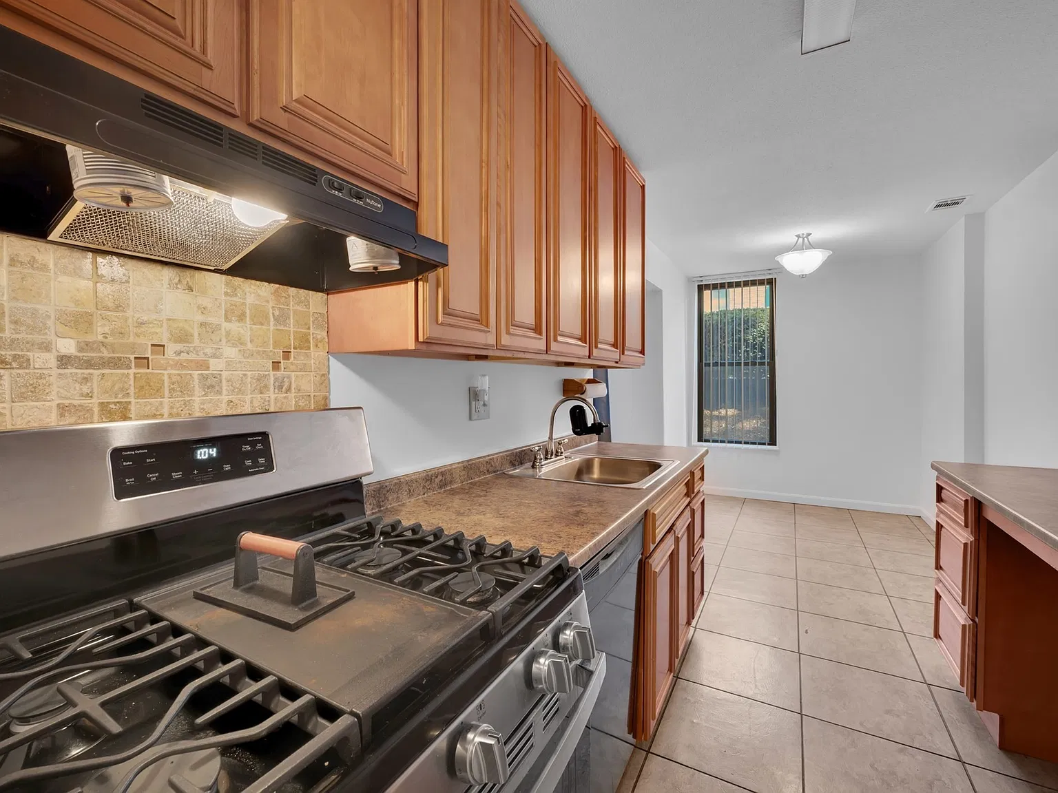 1 bed, 1.0 bath, 643 sqft, $1,700 — Photo 4