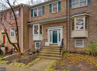 38 Carriage House Cir, Alexandria, VA 22304