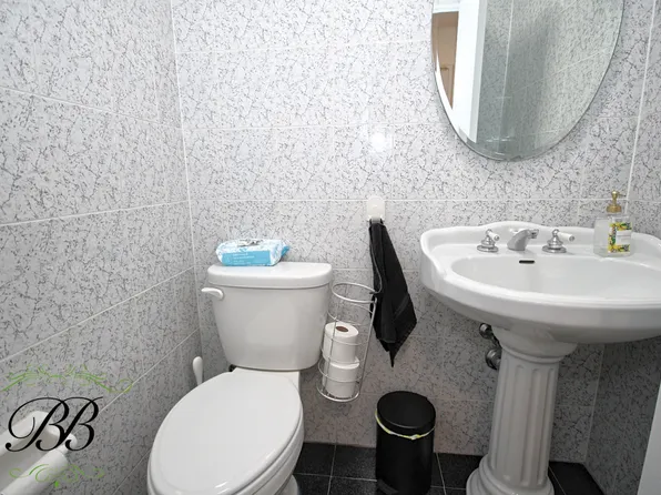 2070 Pearson Street image 15 of 36