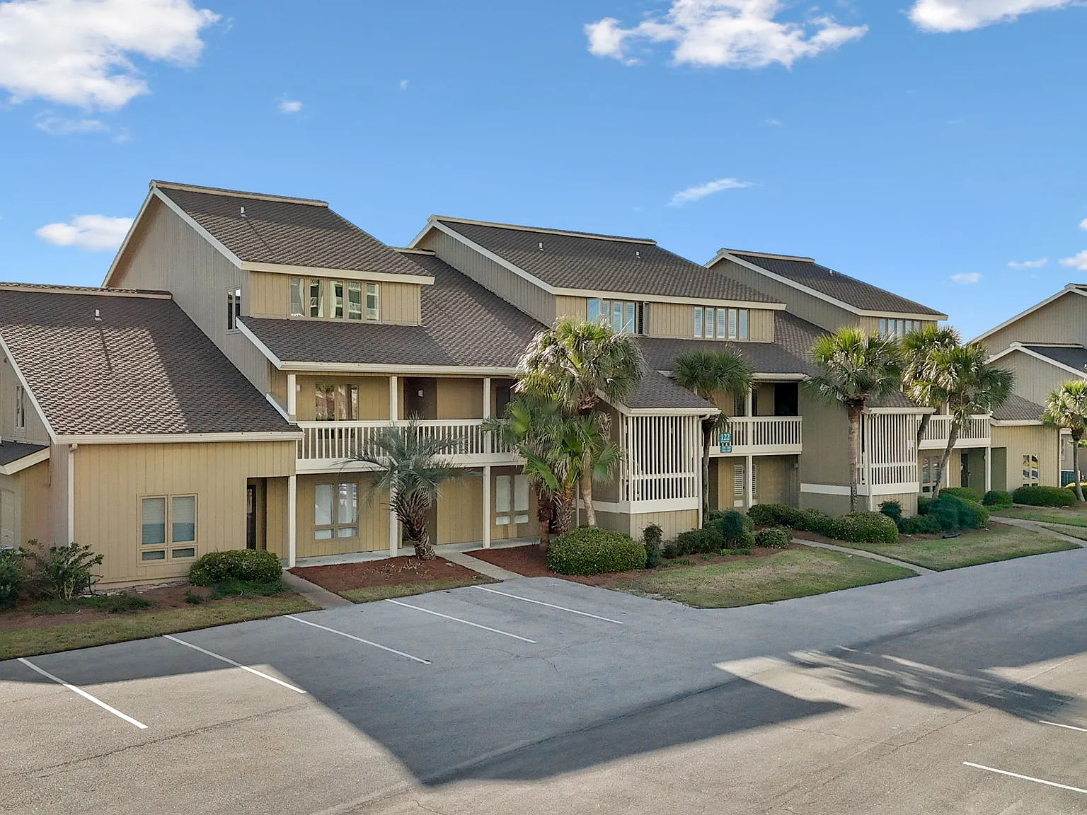 3 bed, 1439 sqft, $5,821 — Photo 2