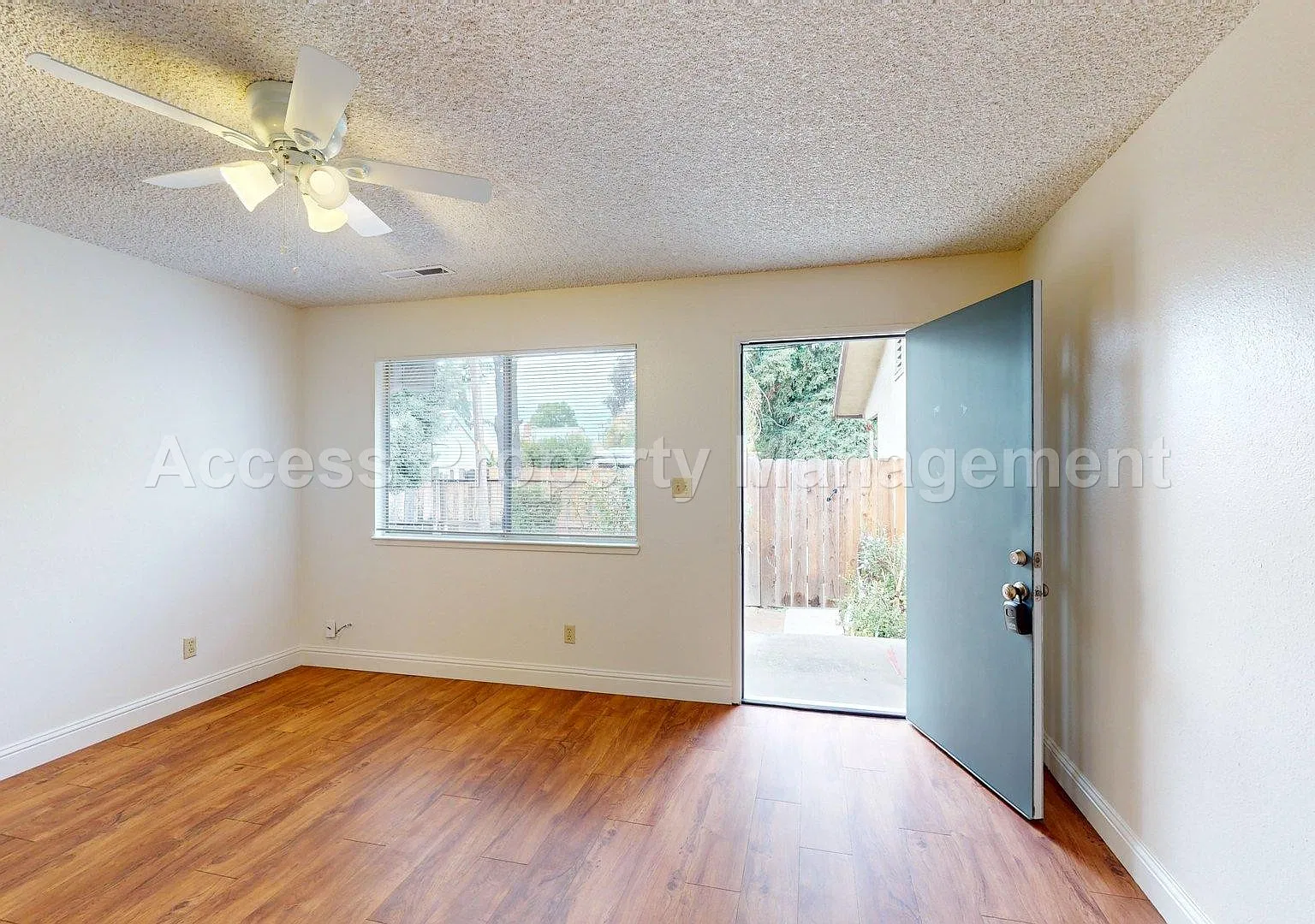 2 bed, 840 sqft, $1,695 — Photo 3