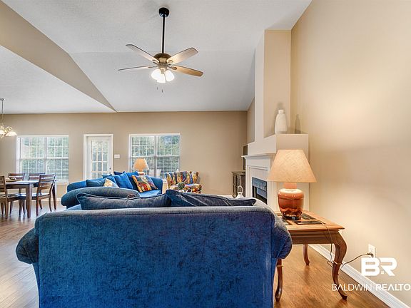4th image of 9599 Canterbury Ct