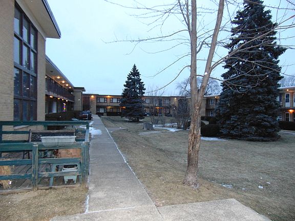 2nd image of 35 King Arthur Ct APT 11