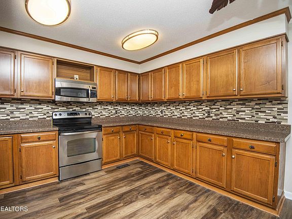 3rd image of 2681 Avery Cir