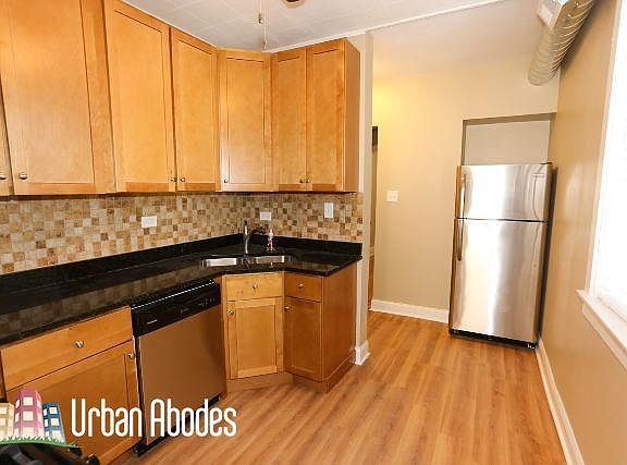 2nd image of 1424 W Winona St #West3