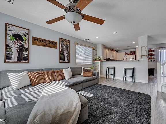 3rd image of 10342 Adrianna Ave