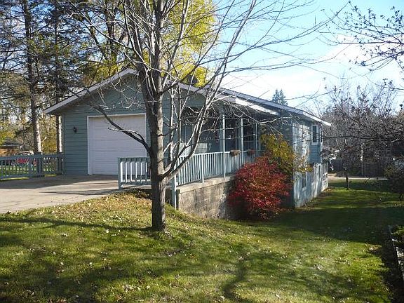 2nd image of 402 4th St S
