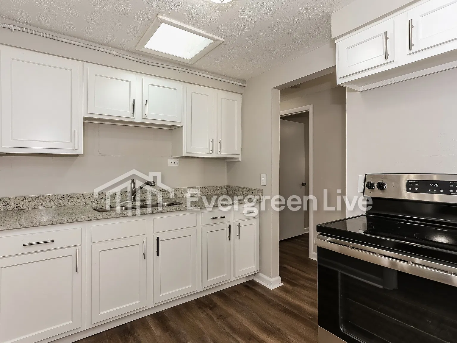 3 bed, 2.0 bath, 920 sqft, $1,095 — Photo 4